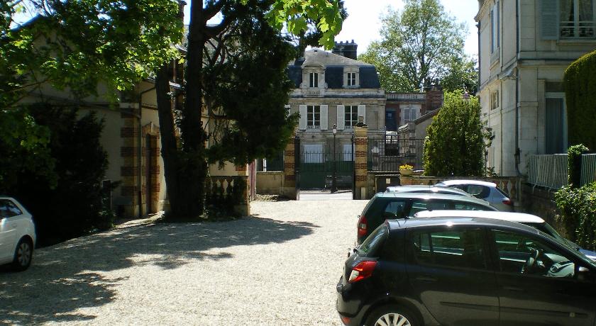 Parking hôtel Les Maréchaux, Auxerre